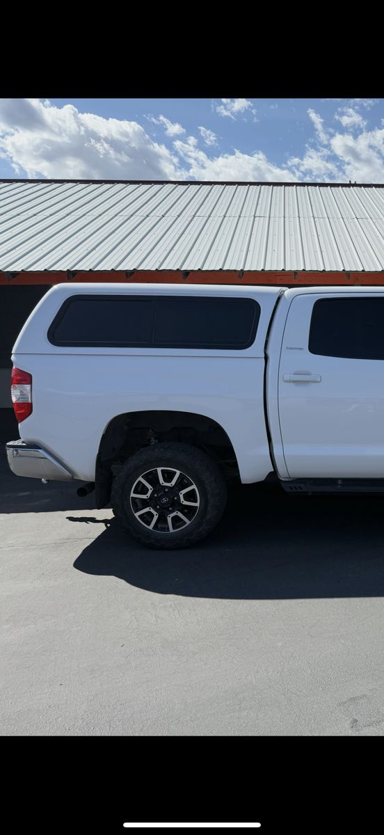 Leer Truck Shell - Short Bed Tundra