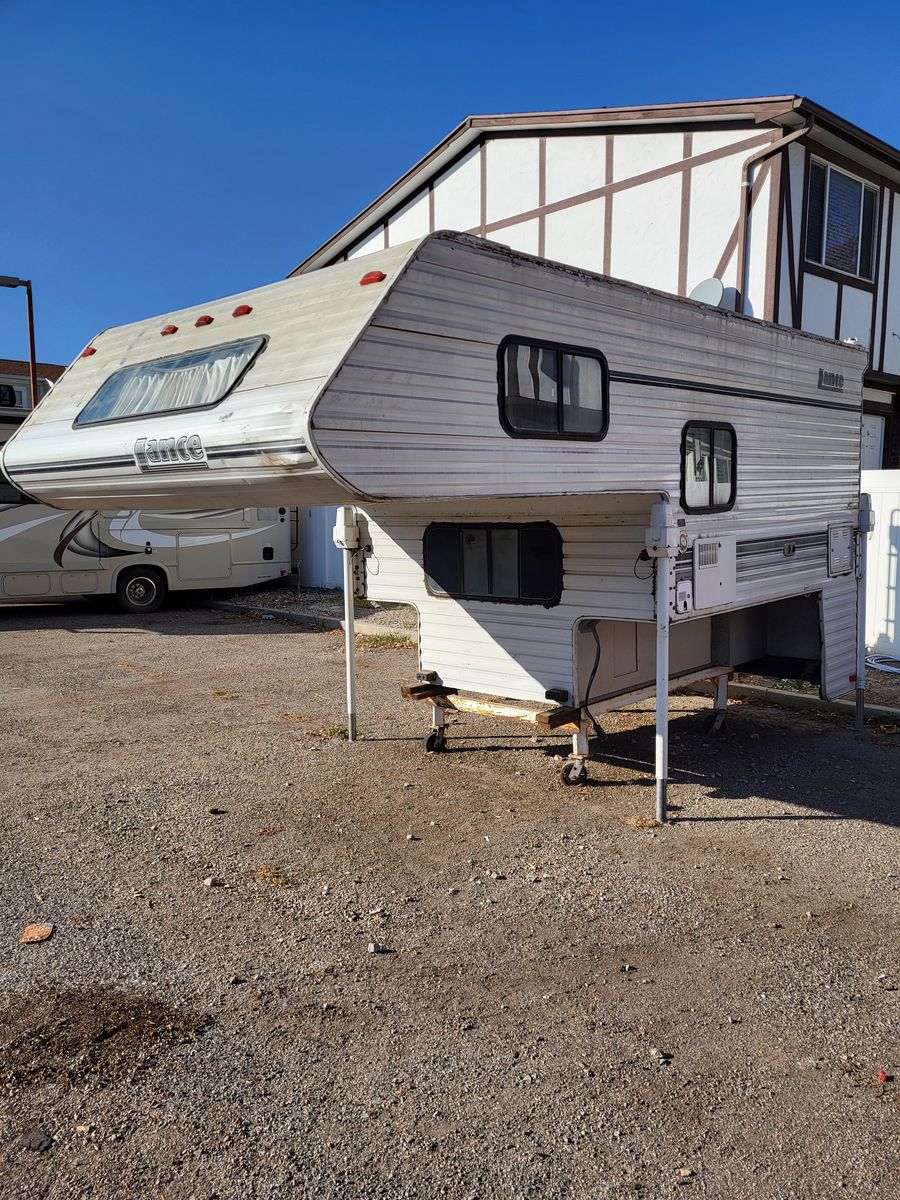 2002 Lance Camper model 845-8'6