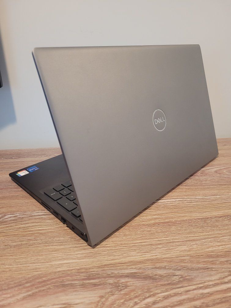 Dell Vostro 15 5000 Series 5510 15.6" FHD Business Laptop - Intel Core i7, 16GB RAM, 256GB SSD