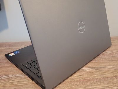 Dell Vostro 15 5000 Series 5510 15.6" FHD Business Laptop - Intel Core i7, 16GB RAM, 256GB SSD