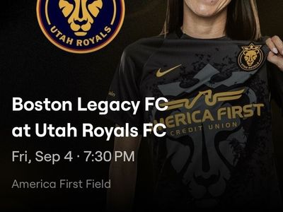 UTAH ROYALS — 3RD ROW BEHIND THE TEAM!