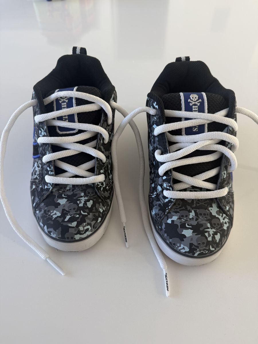 Boys or Girls Heelys Youth Size 3 EUC worn 2x