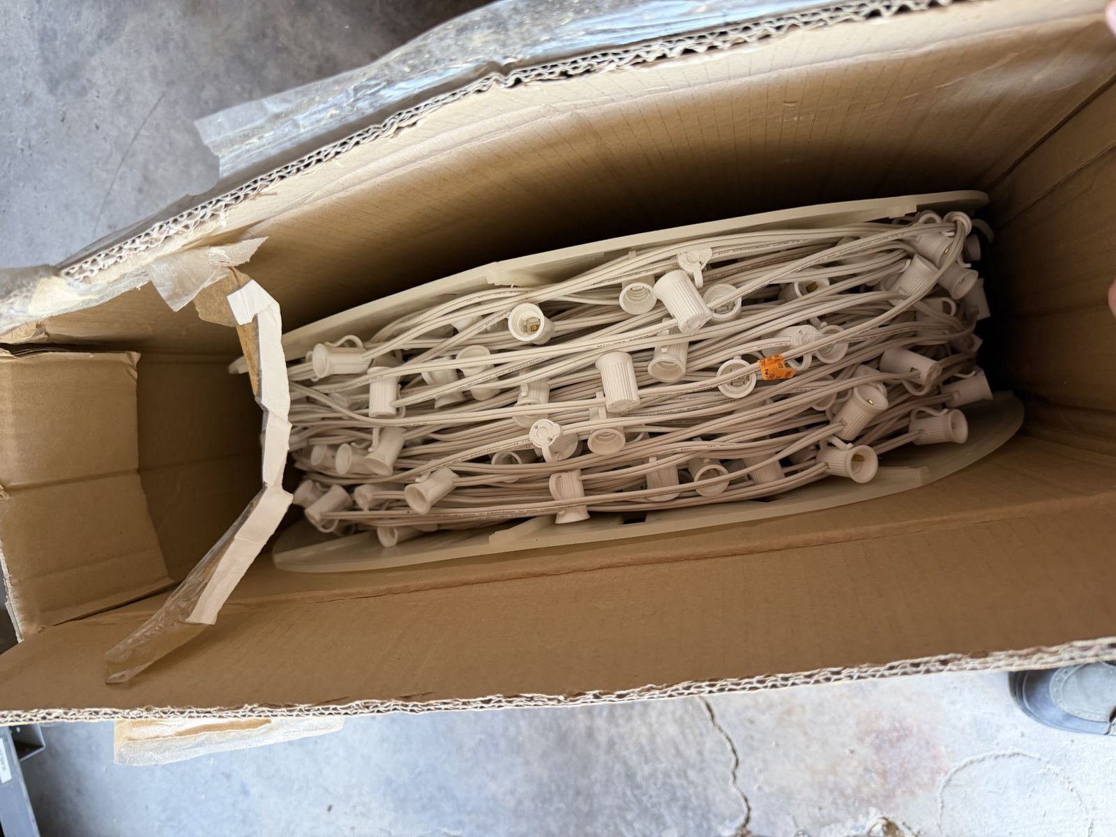Commercial C7 White Christmas Light Socket Wire – ~900  ft – New