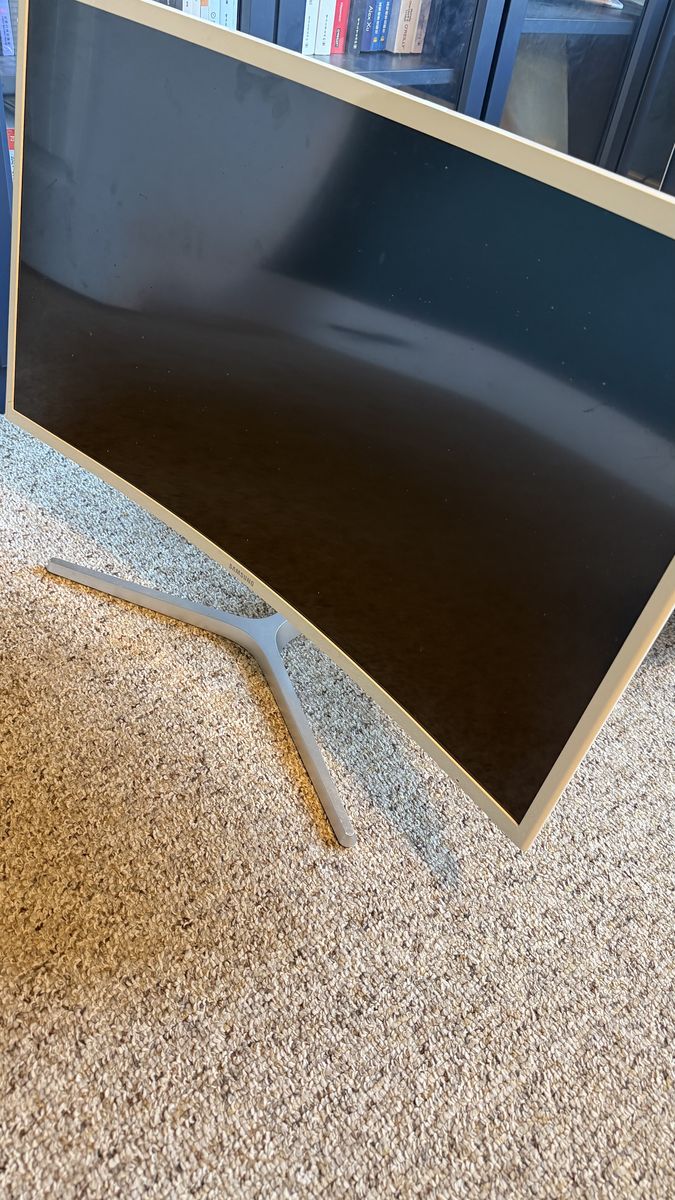 Samsung 24" monitor + Samsung 32" curved monitor