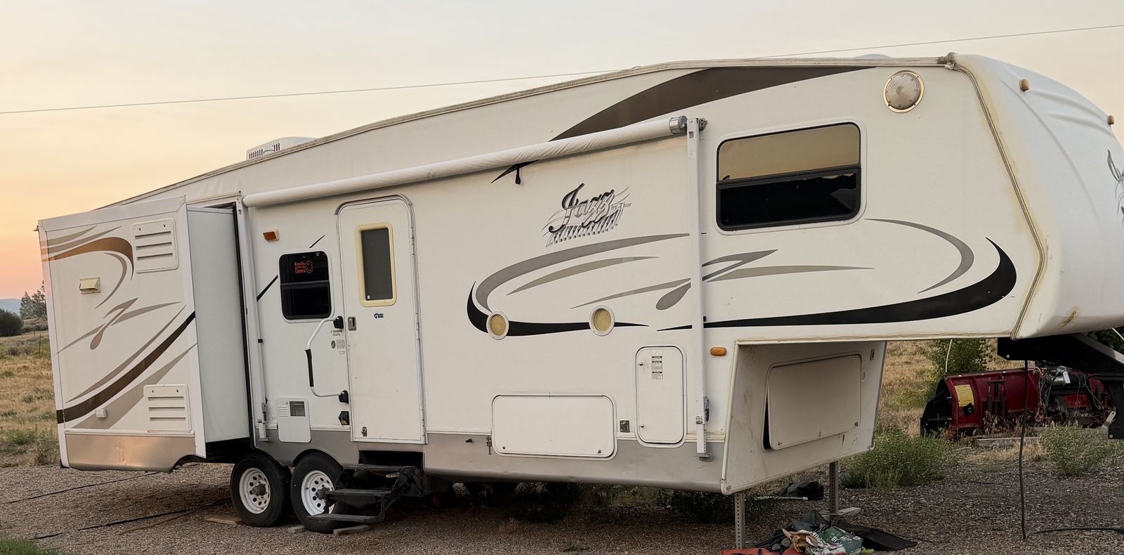 2005 Jazz by Thor 5th wheel