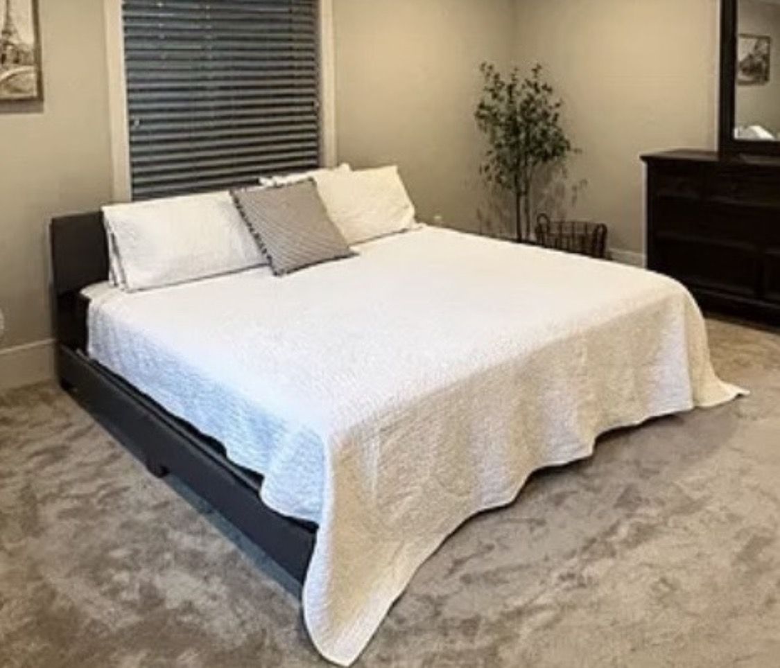 CALIFORNIA KING BED + MATTRESS — Complete Set 