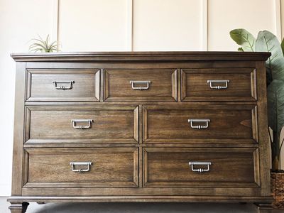 *FREE DELIVERY* Beautiful Modern Dresser!
