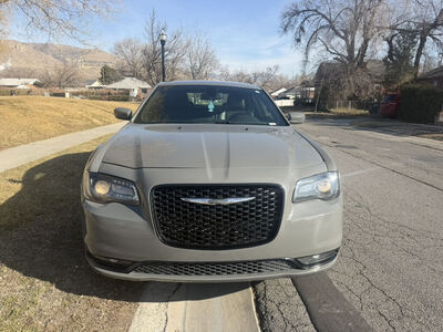 2019 CHRYSLER 300