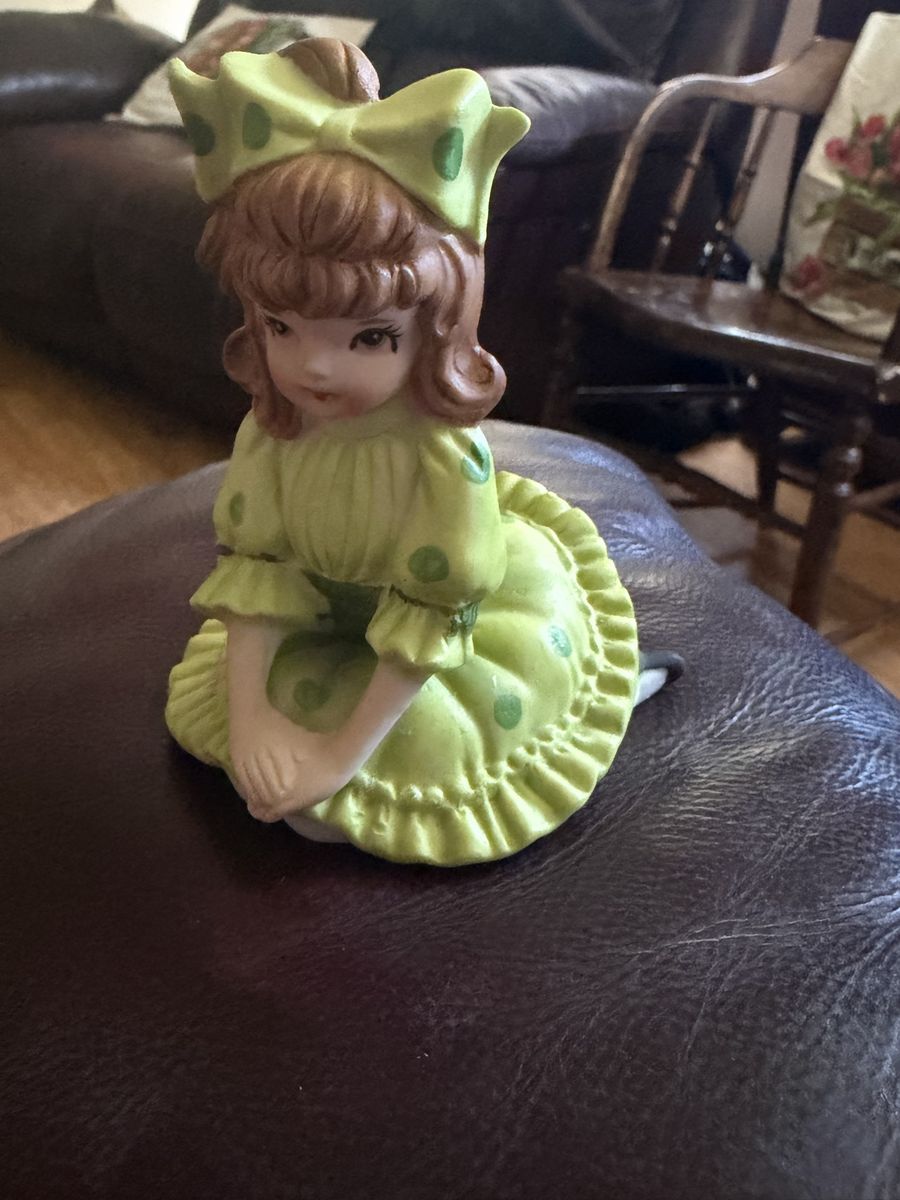 Vintagr Lefton Sitting Bloomer Girl in Green Big Bow Polka Dots Figurine 4”