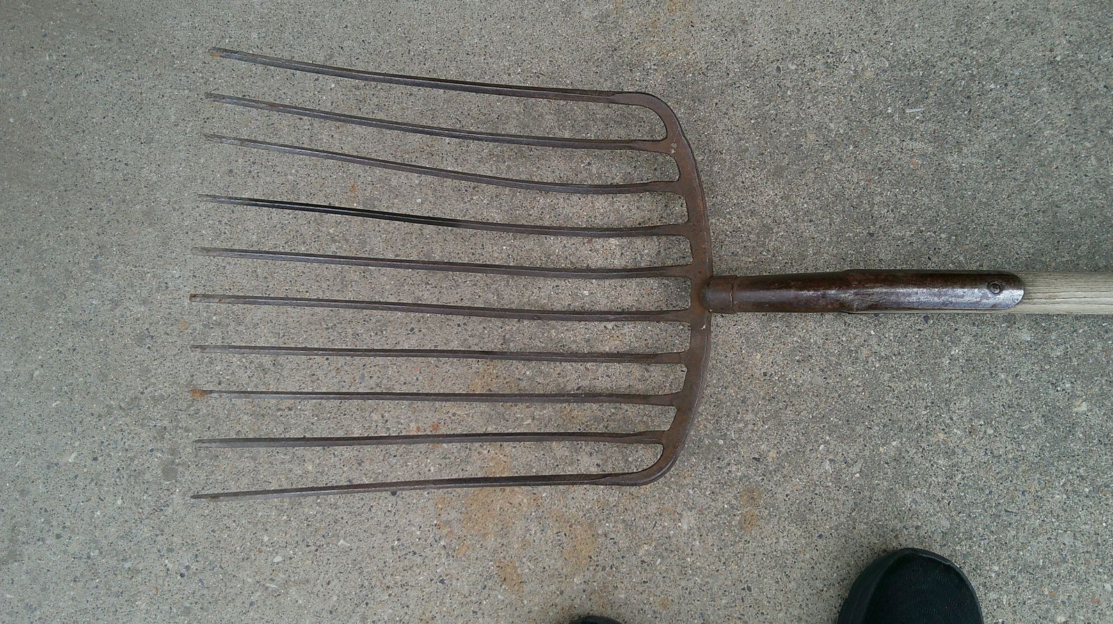 Pitchfork 10 Tine. Short D Handle $20