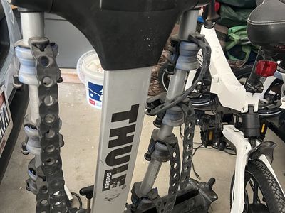 Thule Bike and Ski/Snowboard Rack - Universal Hitch Mount Bicycle Carrier, 4-Bike Capacity