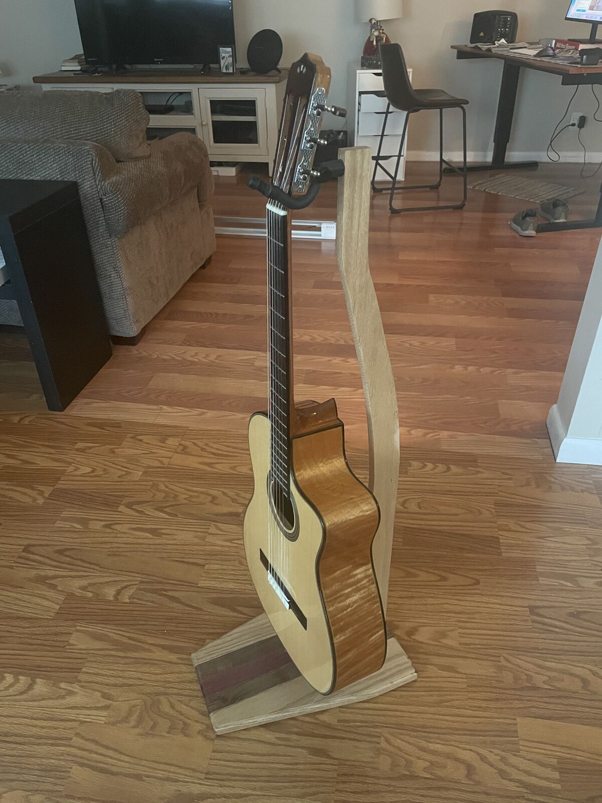 UNIQUE GUITAR STAND—WOOD