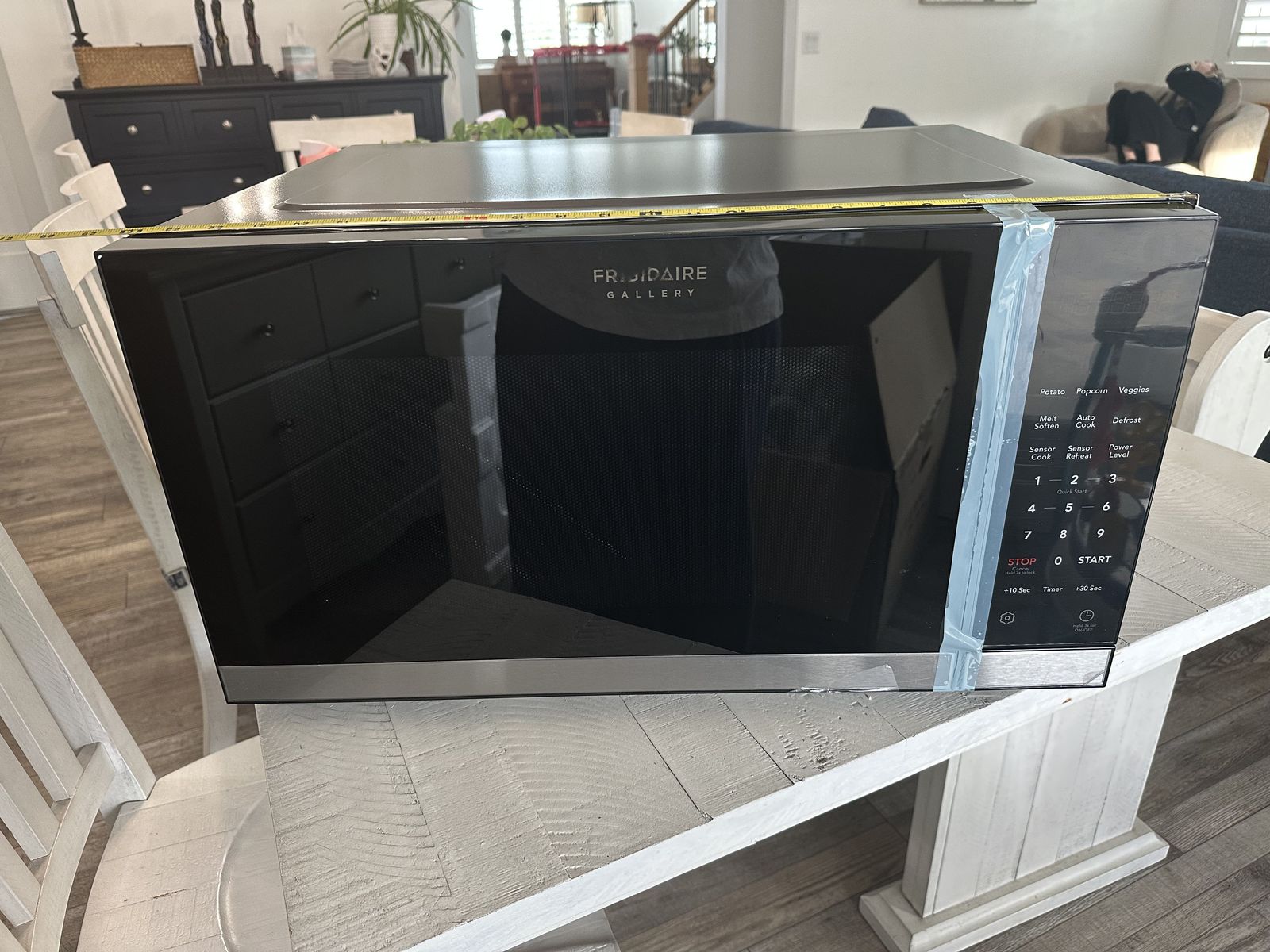 Brand New Frigidaire Microwave – Never Used