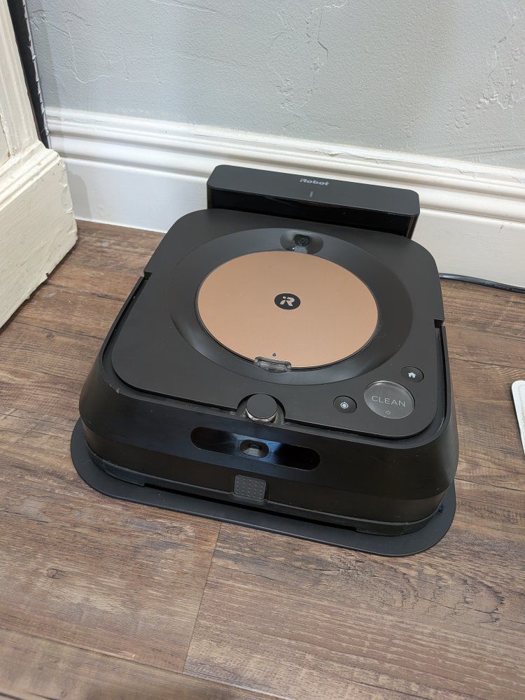 iRobot Braava jet m6 Robot Mop w/ Charging Dock – Lightly Used