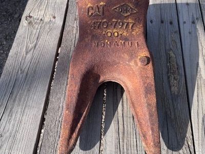 CAT DOUBLE SPIKE EXCAVATOR BUCKET TOOTH