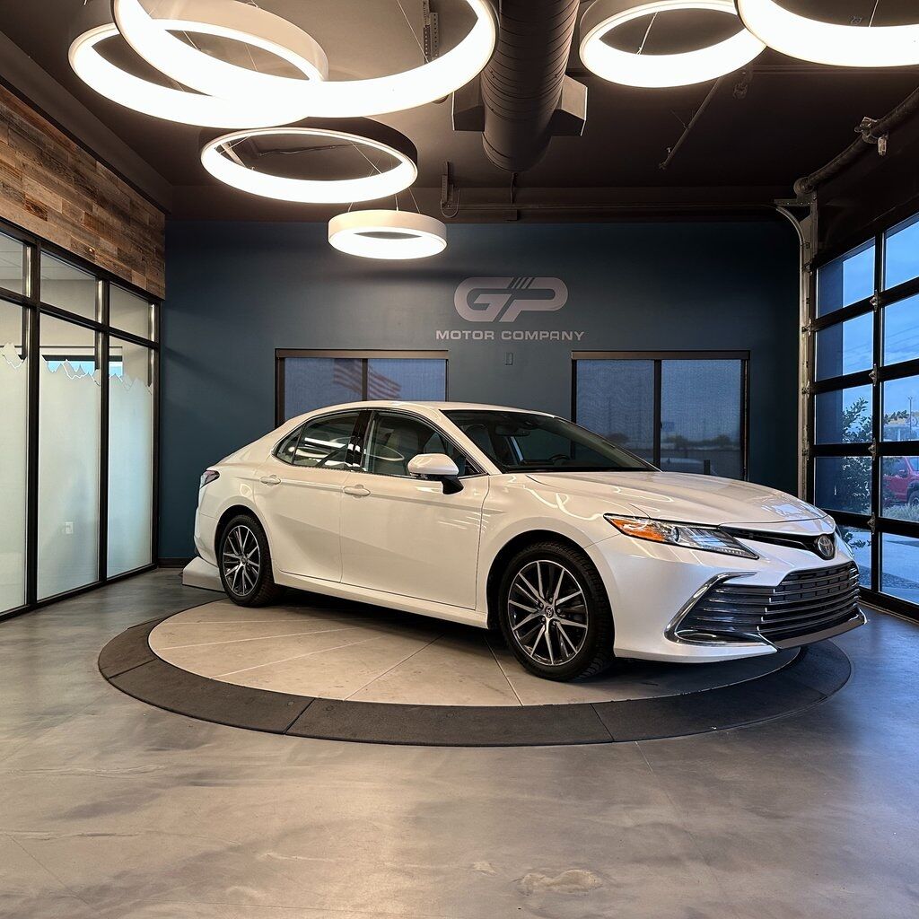 2023 Toyota Camry Hybrid XLE
