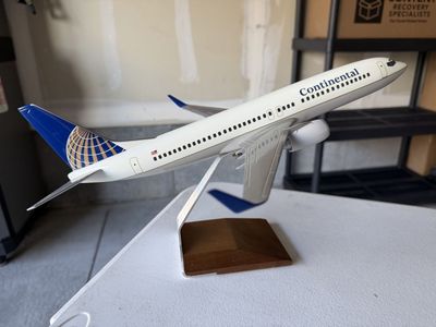 PacMin Continental Airlines Model Airplane Display with Wood Stand