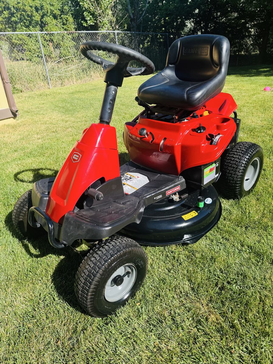 Mint Craftsman R1000 Rear-Engine Riding Mower