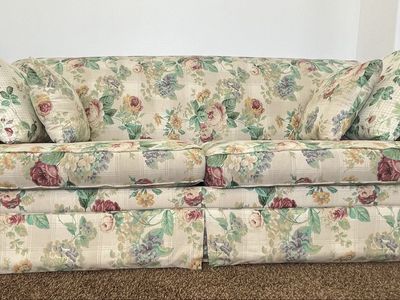 Cute Floral 7' Couch