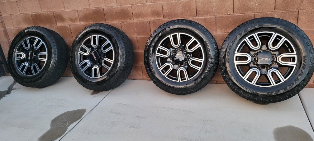 GMC AT4 LT275/65R20 Tire & Wheel Assembly.