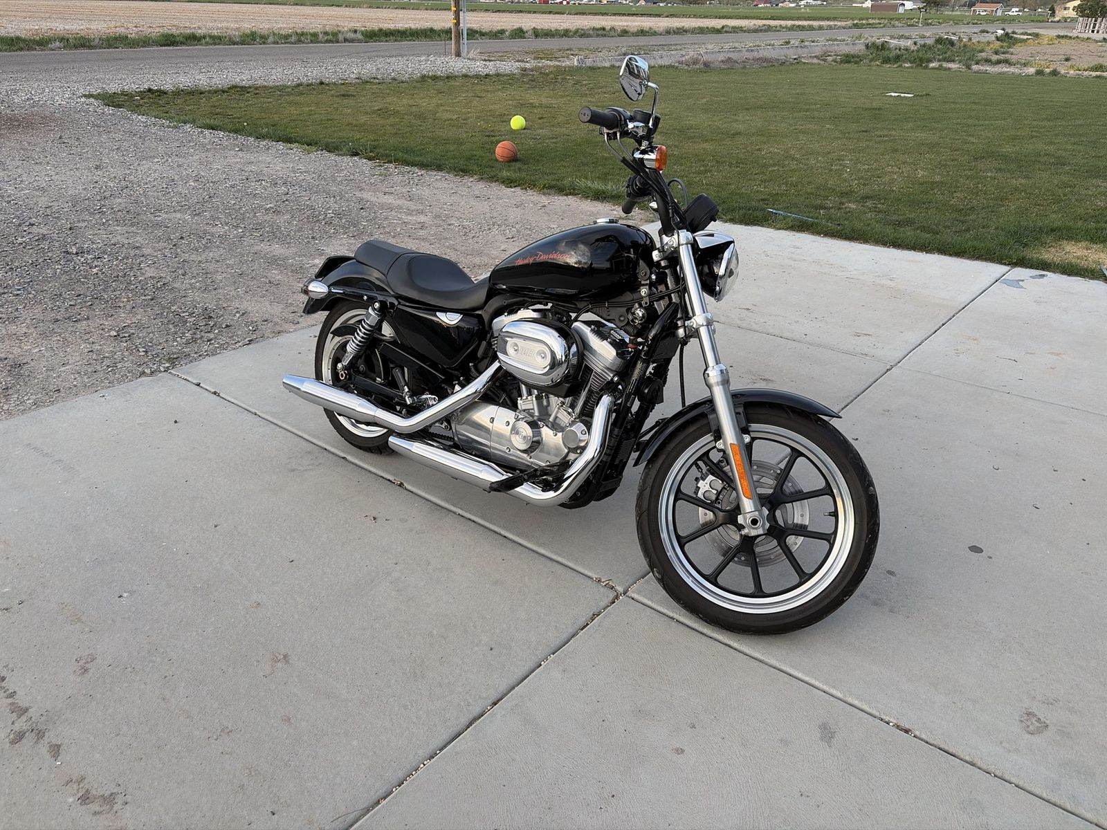 Harley-Davidson Sportster 883 Iron Motorcycle Black