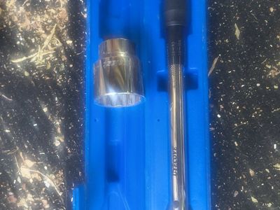 Tekton Torque Wrench with Duralast Socket and Molded Storage Case