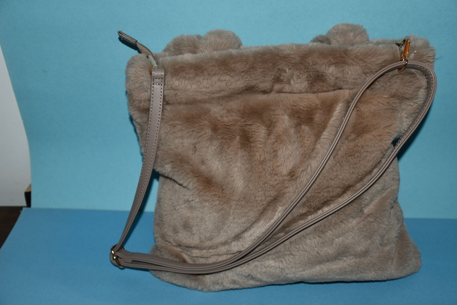 NEW ~ EN EXPRESSIONS NYC 'BROWN PLUSH" TOTE BAG ~ 14" x 15" ~ REMOVABLE STRAP ~ ZIPPERED