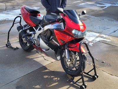 1998 Honda CBR 900RR Fireblade + Stands