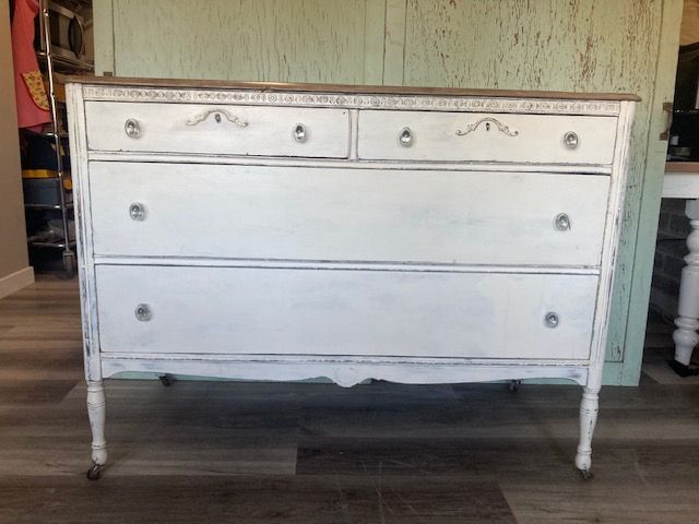 Charming Vintage Chest of Drawers