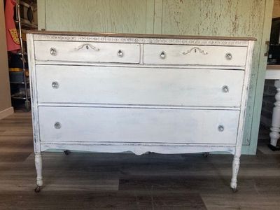 Charming Vintage Chest of Drawers