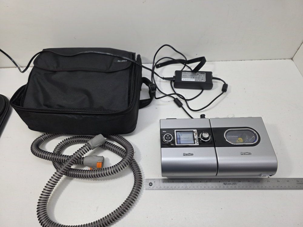 ResMed S9 Elite with H5i Heated Humidifier and Power Supply low hours