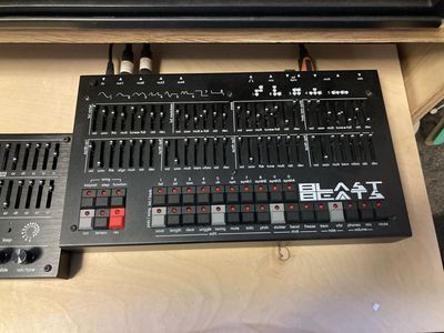 Twisted Electrons Blast Beats