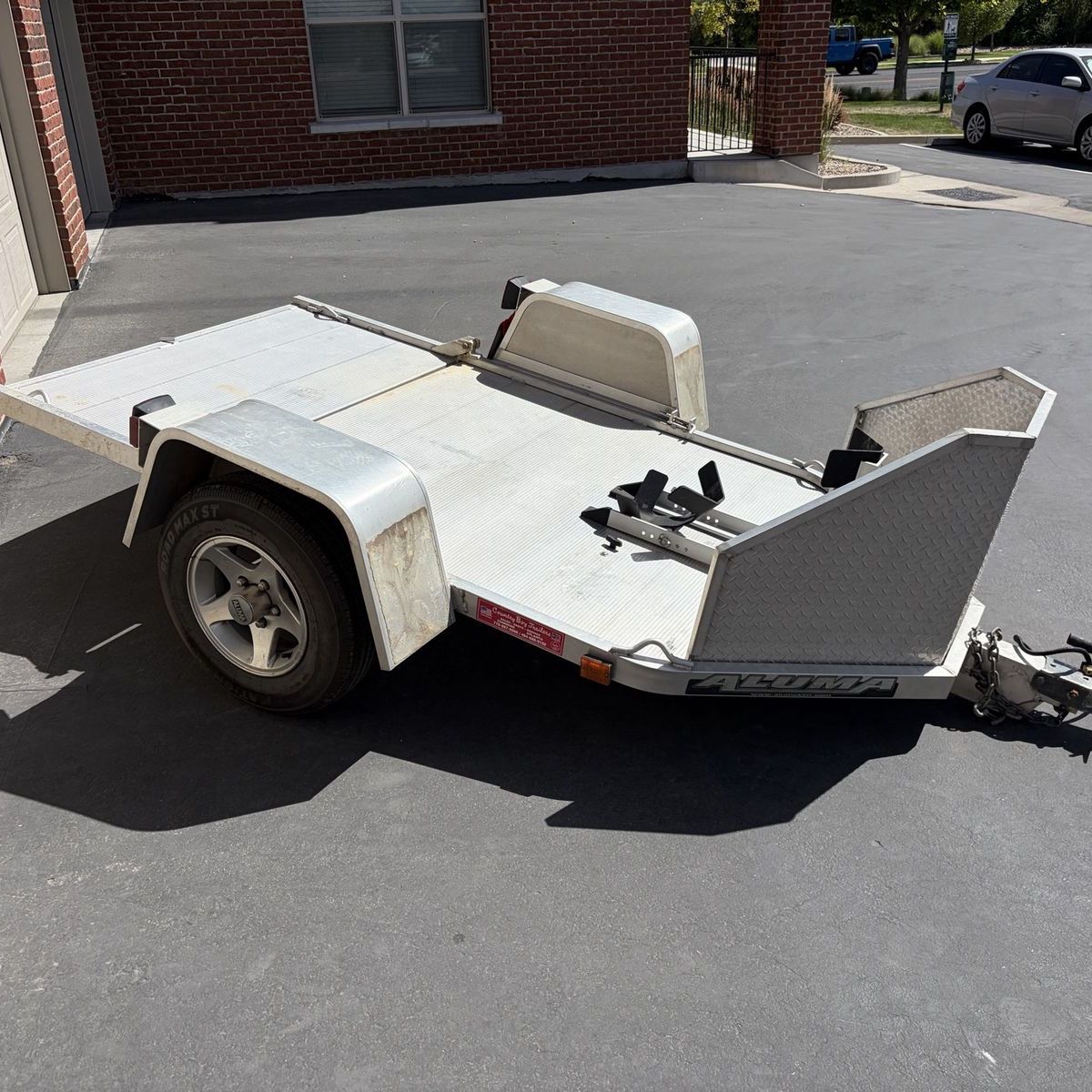 Aluma MC1F Compact Folding Motorcycle Trailer
