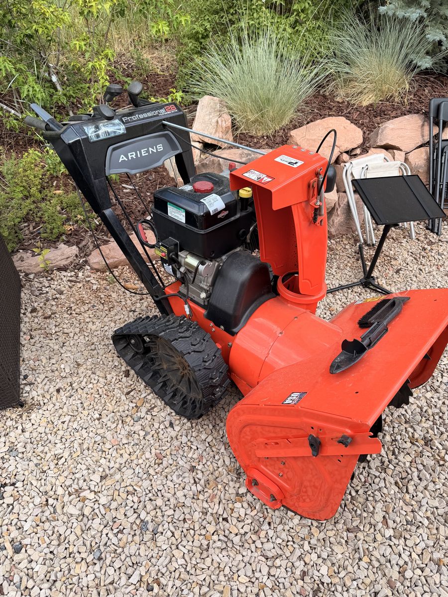 Ariens Professional 28 RapidTrak Snowblower, Hydrostatic - 420cc - Excellent Condition