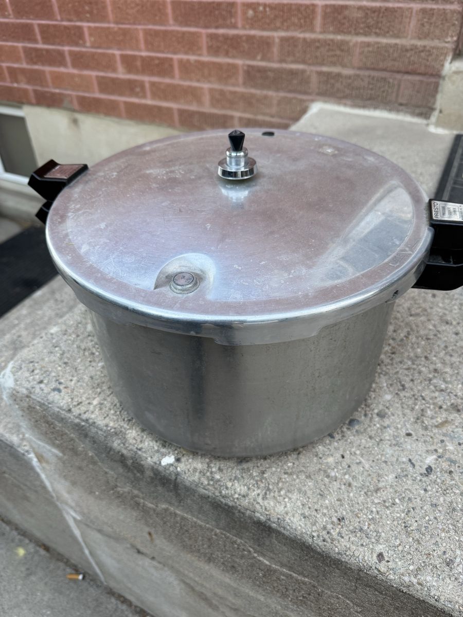 Pressure Cooker / Canner ( Presto )