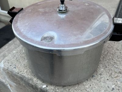 Pressure Cooker / Canner ( Presto )