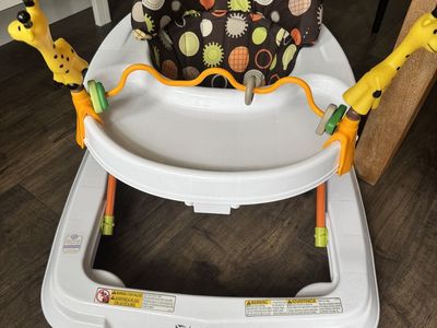 Baby Trend Baby Walker with Giraffe Toys and Geometric Seat