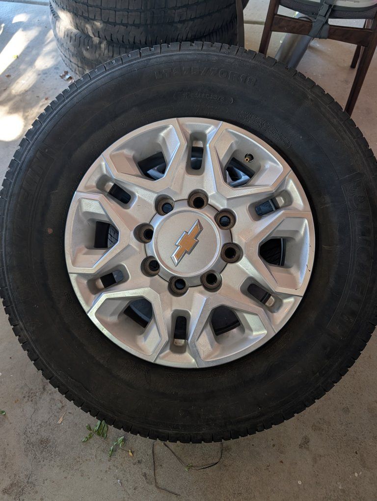 Chevrolet Silverado 2500HD 18" LT275/70R18 Wheels. bolt pattern 8x180 set of 4