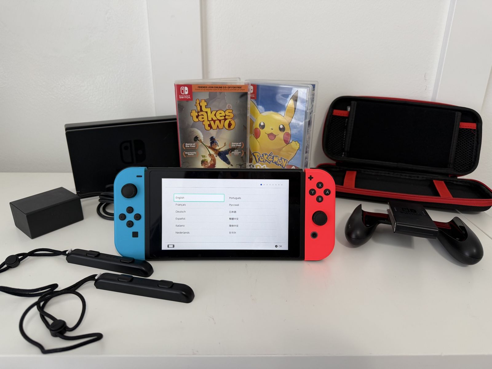 Nintendo Switch - MINT condition/accessories/cables/case + 2 GAMES