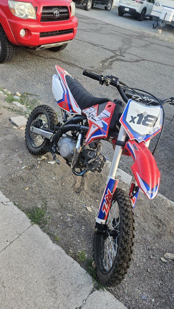 Apollo RFZ x18 Off-Road Dirt Bike - Red/White/Blue