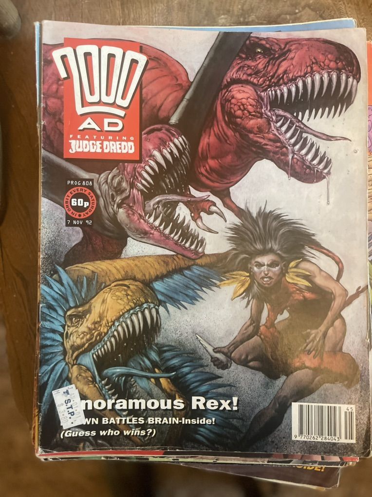 2000 AD MAGAZINES FT JUDGE DREDD