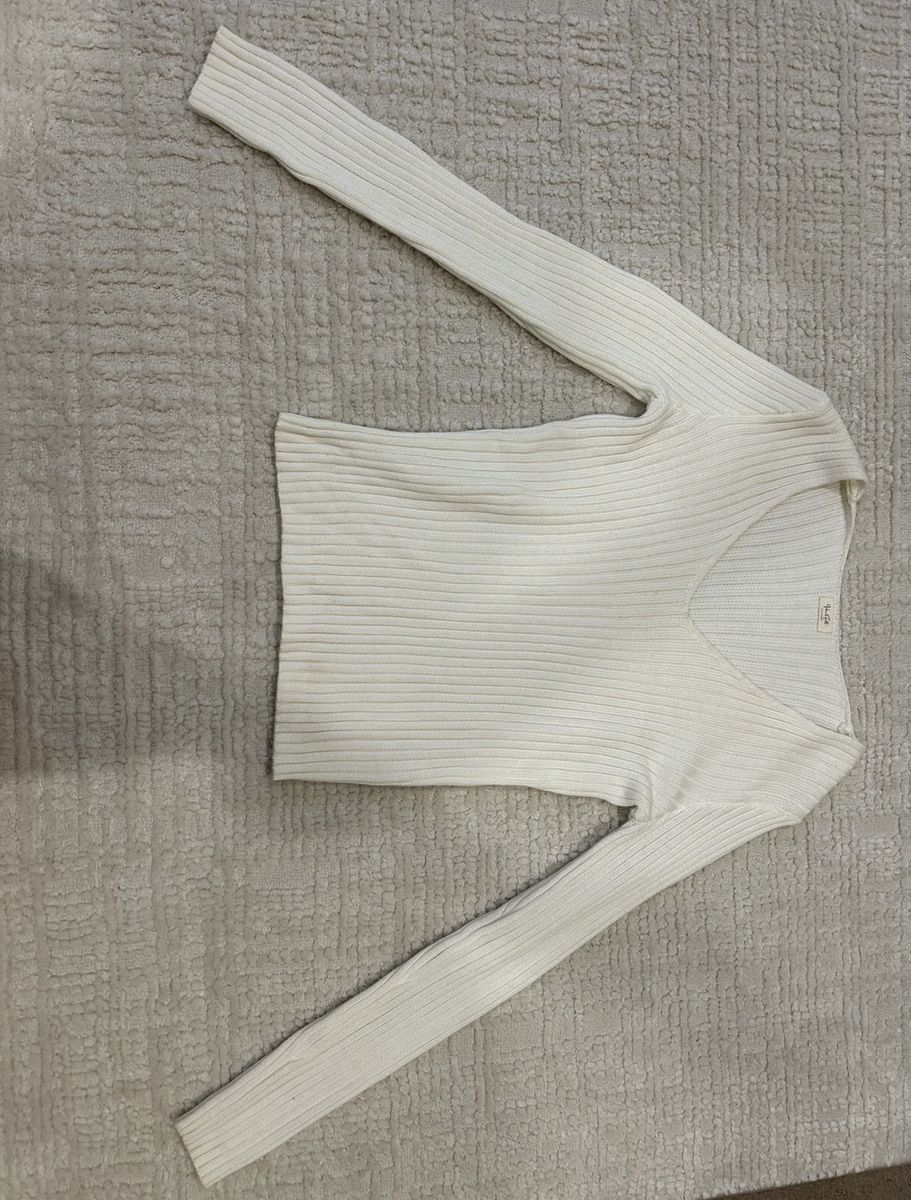 Brandy Melville White V-Neck Long Sleeve Ribbed Knit Sweater Top