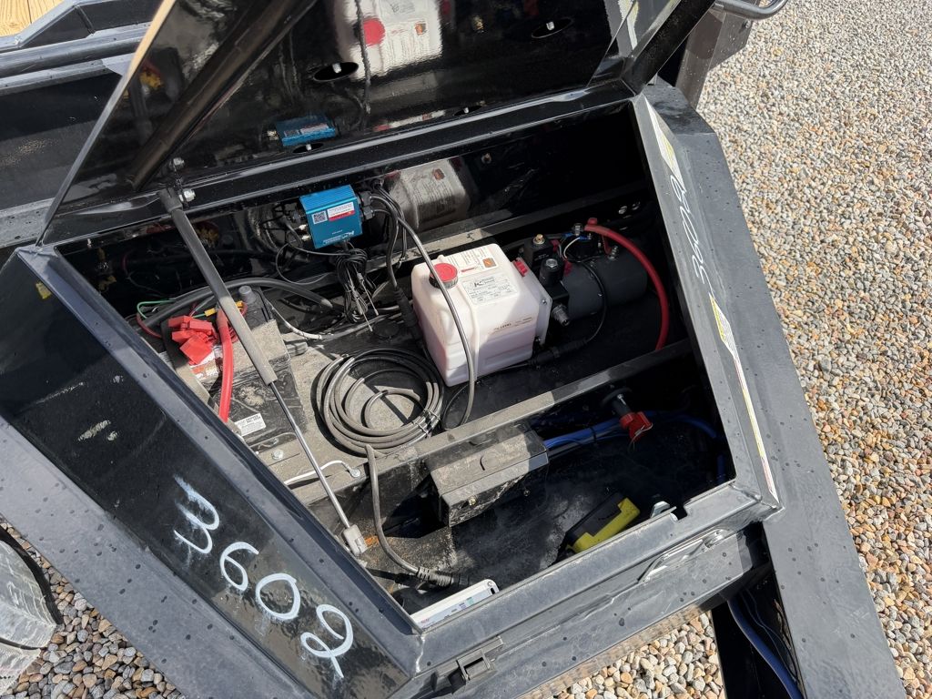 Main image 6