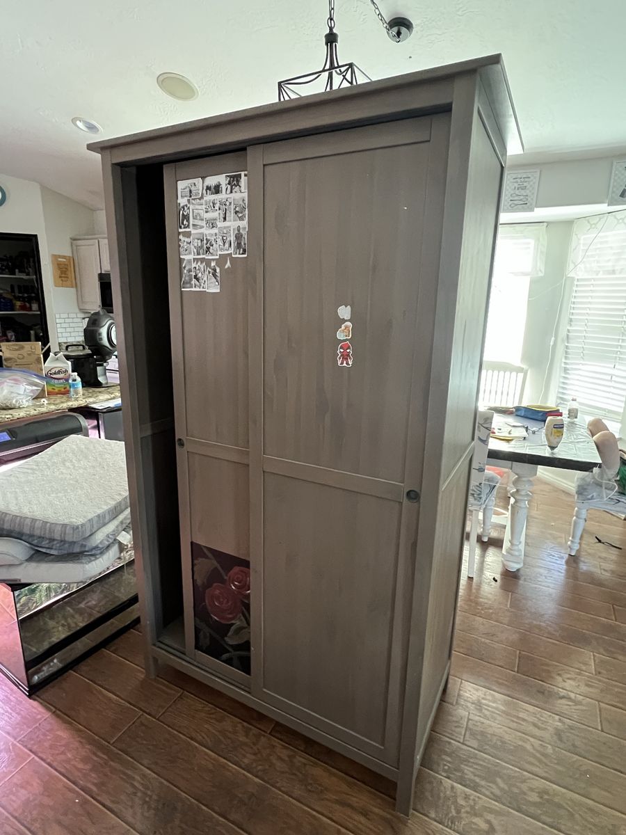Spacious Wooden Wardrobe with Sliding Doors & Interior Shelves - Perfect for Bedroom Storage