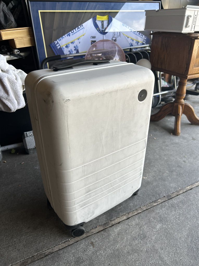 Monos 22 Carryin Luggage White.