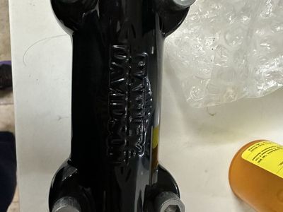 Harley-Davidson Gloss Black Handlebar Risers Top Clamp handlebar OEM