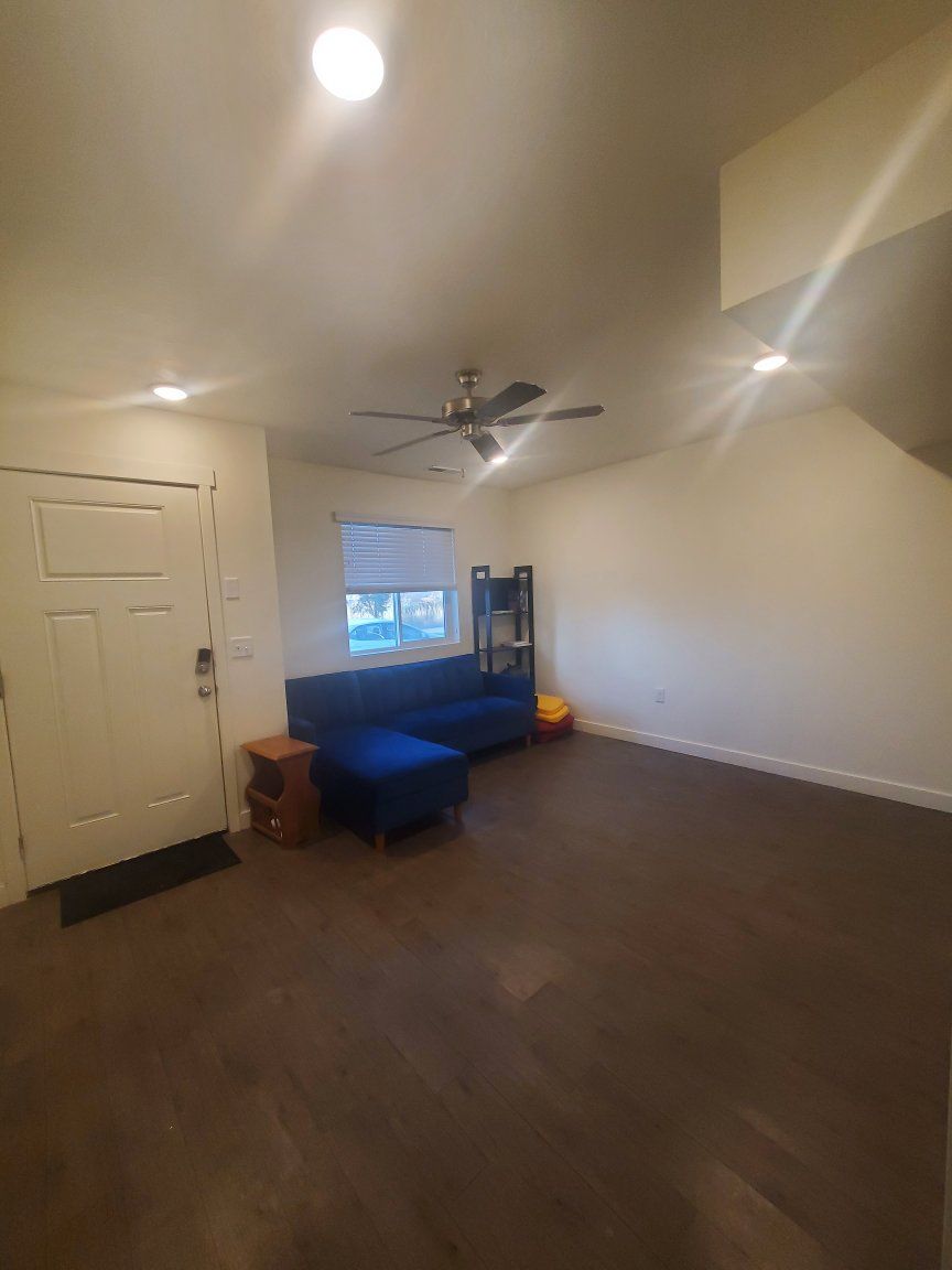 Main image 4