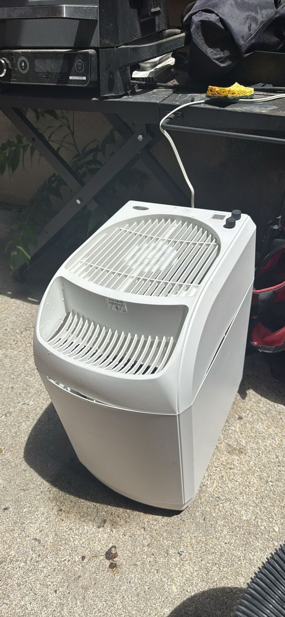 AIRCARE 836000HB 6 Gallon Evaporative Humidifier - 2,300 sq. ft.