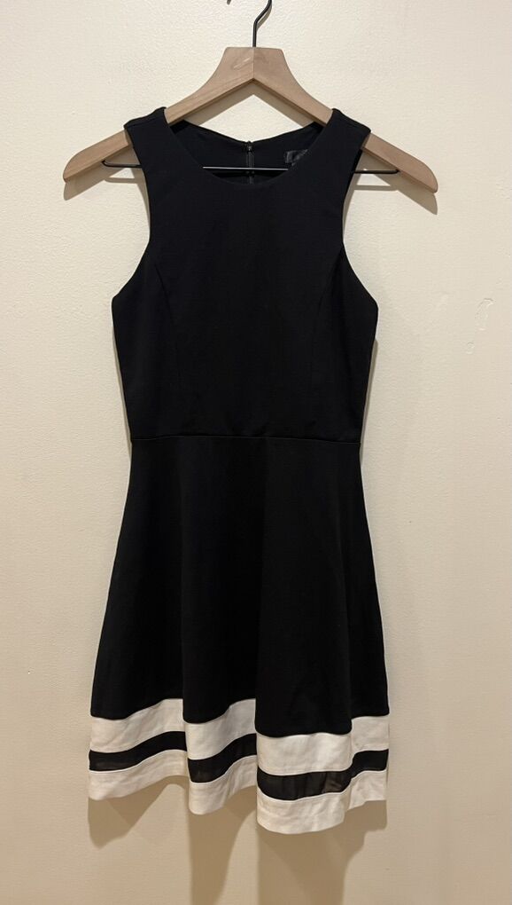 Aqua Brand Black and White Fit & Flare Dress Small