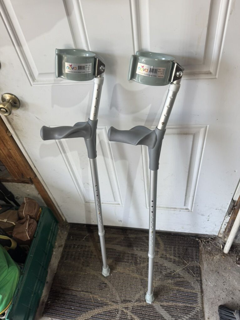 Nova Forearm Crutch with Anatomical Handle
